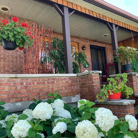 Havre Chez Guylaine Laval Exterior foto