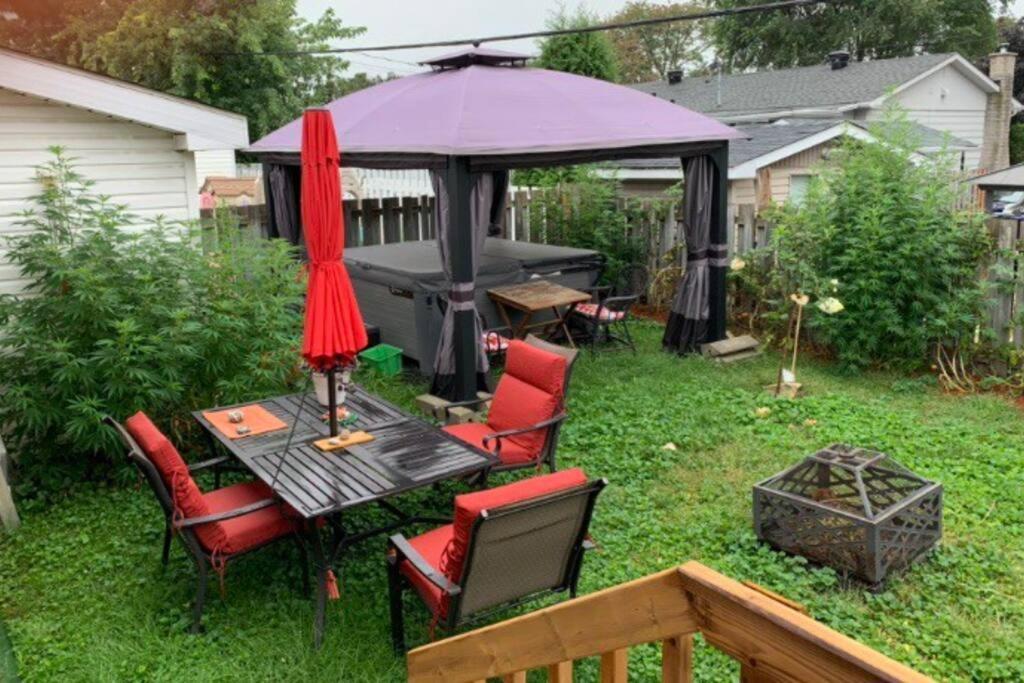 Havre Chez Guylaine Laval Exterior foto