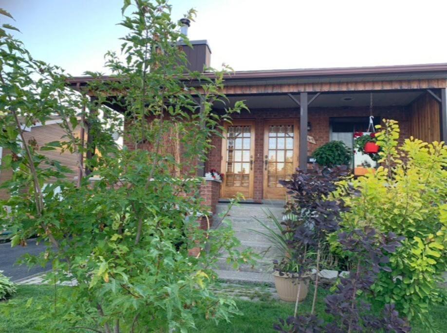 Havre Chez Guylaine Laval Exterior foto